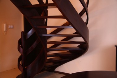 Schody drewniane-schody policzkowe gięte 28