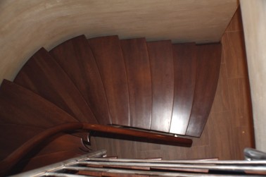 Schody drewniane-schody na belce centralnej 7