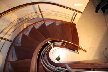 Schody drewniane-schody policzkowe gięte 24