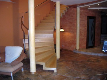 Schody drewniane - projektowanie, montaż-schody dywanowe 2