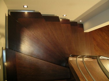 Schody drewniane-schody policzkowe gięte 1
