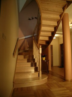 Schody drewniane-schody policzkowe gięte 4