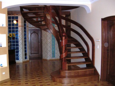 Schody drewniane-schody policzkowe gięte 10