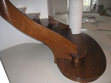 Schody drewniane-schody policzkowe gięte 19