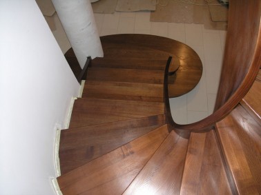 Schody drewniane-schody policzkowe gięte 20