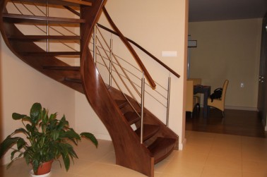 Schody drewniane-schody policzkowe gięte 21
