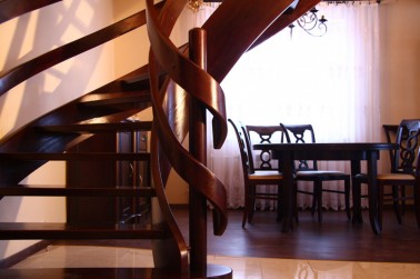 Schody drewniane-schody policzkowe gięte 26
