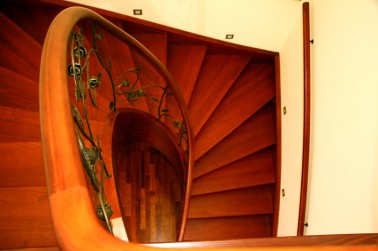 Schody drewniane-schody policzkowe gięte 32