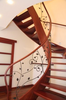 Schody drewniane-schody policzkowe gięte 30