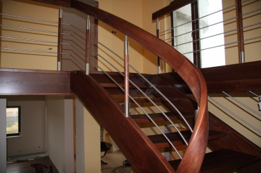 Schody drewniane-schody policzkowe gięte 29