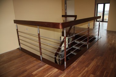 Schody drewniane-schody policzkowe gięte 27