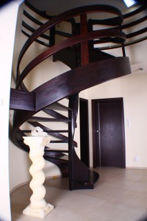 Schody drewniane-schody policzkowe gięte 37