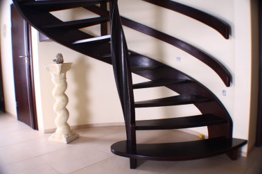 Schody drewniane-schody policzkowe gięte 38