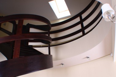 Schody drewniane-schody policzkowe gięte 40