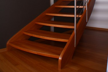 Schody drewniane-schody policzkowe gięte 41