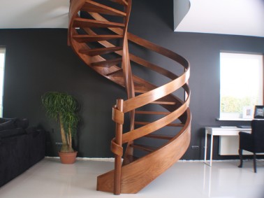 Schody drewniane-schody policzkowe gięte 49