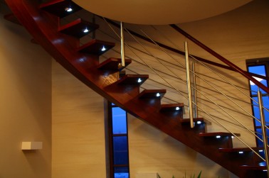 Schody drewniane-schody na belce centralnej 3