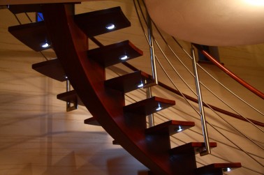 Schody drewniane-schody na belce centralnej 4