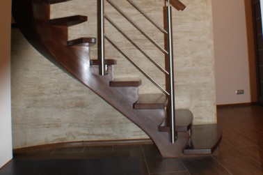 Schody drewniane-schody na belce centralnej 6